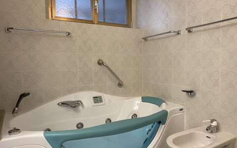 Lakeview: Rubinetto, Idraulico Fixture, Vasca Da Bagno, Finestra, Proprietà, Prodotto, Bagno, Azzurro