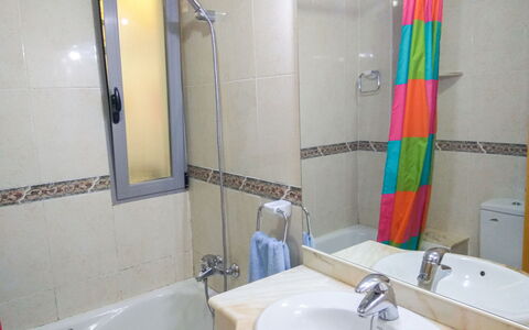 Benicarlo: Specchio, Rubinetto, Idraulico Fixture, Lavello, Fotografia, Lavandino Del Bagno, Bagno, Vasca Da Bagno