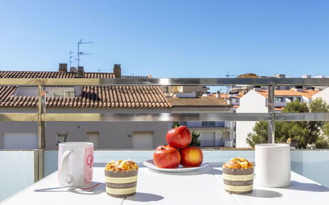 Montse: Balcone, Pianta Della Casa, Mobili Da Esterno