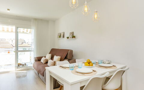 Montse: Interior Design, Mobilia, Pavimentazione, Parete, Pavimento, Legna, Soffitto, Camera, Casa, Soggiorno