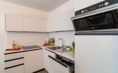Lignano Sabbiadoro 686: Cabinetry, Controsoffitto, Proprietà, Lavello, Lavandino Della Cucina, Elettrodomestico Da Cucina, Cucina Stufa, Costruzione, Cucina, Elettrodomestico
