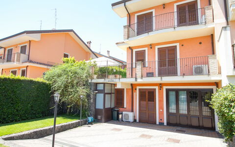 Villa Dei Castagni: Costruzione, Pianta, Finestra, Proprietà, Cielo, Casa, Architettura, Urban Design, Porta
