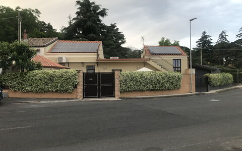 Villa Saponara: Zona Residenziale, Casa, Casa, Sobborgo, Driveway, Cancello, Home Scherma