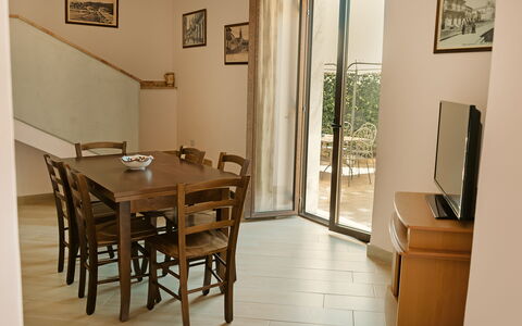 Villa Saponara: Mobilia, Pavimentazione, Legna, Interior Design, Pavimento, Cucina & Sala Da Pranzo Tavolo, Tavolo, Sedia, Sala Da Pranzo, Camera
