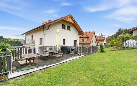 Zupanovice 100: Mobilia, Mobili Da Esterno, Sedia, Giardino, Backyard, Shade, Cortile, Landscaping, Eco Hotel, Tavolo Esterno