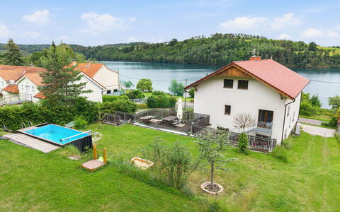 Zupanovice 100: Mobilia, Mobili Da Esterno, Sedia, Giardino, Backyard, Shade, Cortile, Landscaping, Eco Hotel, Tavolo Esterno
