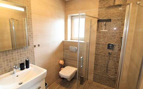 Zupanovice 100: Rubinetto, Idraulico Fixture, Lavello, Specchio, Proprietà, Lavandino Del Bagno, Bagno, Illuminazione, Soffione Doccia