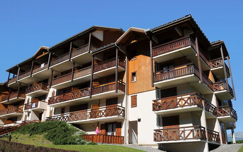Les Hauts de Saint Gervais: Cielo, Costruzione, Proprietà, Pianta, Urban Design, Condominio, Zona Residenziale, Facciata, Immobiliare, Palazzone