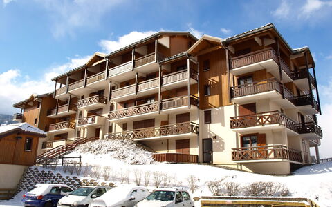 Les Hauts de Saint Gervais: Cielo, Ruota, Nube, Auto, Costruzione, Veicolo, Neve, Urban Design