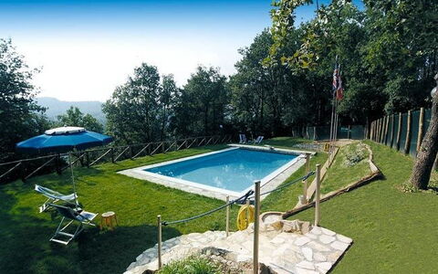 Le Piane: Acqua, Cielo, Proprietà, Piscina, Pianta, Shade, Costruzione, Mobili Da Esterno, Albero, Erba