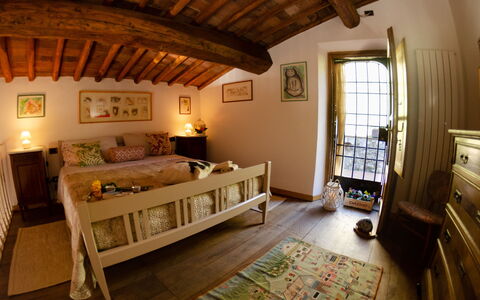 Le Piane: Tavolo, Mobilia, Finestra, Cornice, Costruzione, Legna, Illuminazione, Interior Design, Soggiorno, Pavimento
