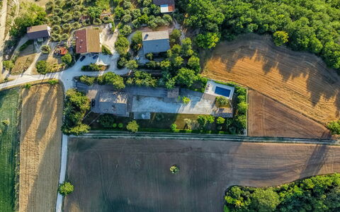 Sunrise Hill Holiday Home: Pianta, Costruzione, Verde, Paesaggio Naturale, Lotto, Urban Design, Vegetazione, Pendenza, Casa, Erba