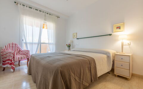 Bosc de la Montserrada: Mobilia, Proprietà, Costruzione, Comfort, Finestra, Legna, Cabinetry, Illuminazione, Shade, Interior Design
