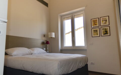 Sui Tetti Di Lucca: Mobilia, Proprietà, Costruzione, Comfort, Finestra, Legna, Tessile, Shade, Interior Design