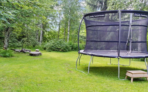 Purnutar a: Letto, Mobilia, Camera Da Letto, Interior Design, Bedding, Lenzuolo, Pavimentazione, Legna, Pavimento, Camera