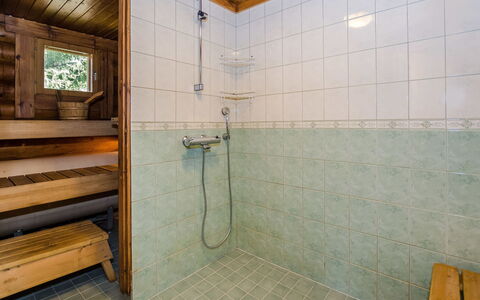 Purnutar B: Letto, Mobilia, Camera Da Letto, Interior Design, Bedding, Lenzuolo, Pavimentazione, Legna, Pavimento, Camera