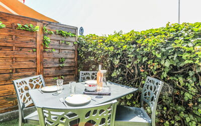 Cagnes-Sur-Mer 154: Nube, Acqua, Cielo, Proprietà, Pianta, Piscina, Costruzione, Finestra, Azzurro, Blu