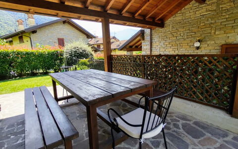 Mina: Tavolo, Pianta, Proprietà, Mobilia, Tavolo Esterno, Legna, Sedia, Shade, Mobili Da Esterno, Interior Design