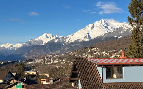 Tilleul: Cielo, Nube, Montagna, Neve, Costruzione, Highland, Finestra, Pendenza, Albero, Paesaggio