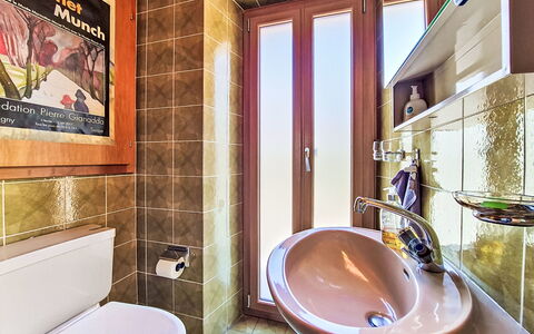 Tilleul: Idraulico Fixture, Pavimentazione, Interior Design, Parete, Pavimento, Bagno, Legna, Lavandino Del Bagno, Rubinetto, Idraulico