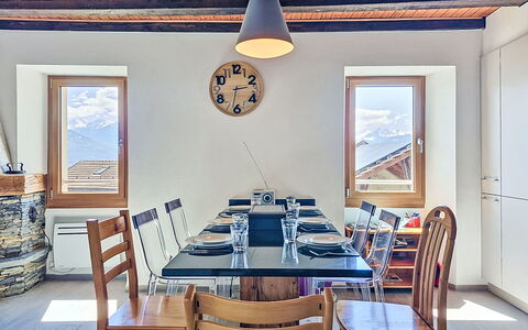 Tilleul: Mobilia, Legna, Interior Design, Tavolo, Sedia, Pavimentazione, Soffitto, Cucina & Sala Da Pranzo Tavolo, Sala Da Pranzo, Pavimento