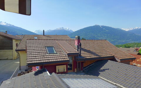 Tilleul: Cielo, Costruzione, Proprietà, Finestra, Montagna, Legna, Casa, Pendenza, Urban Design, Catena Montuosa
