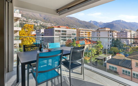 Locarno 60: Neve, Cielo, Montagna, Finestra, Nube, Costruzione, Casa, Pendenza, Albero, Villetta