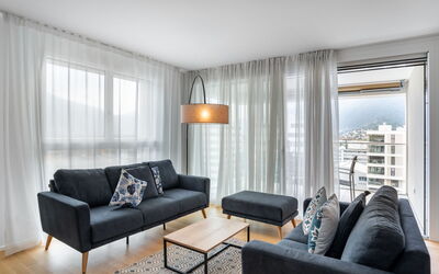 Loctowers A4.8.2 60.19: Divano, Proprietà, Mobilia, Costruzione, Comfort, Tavolo, Legna, Interior Design, Shade, Soggiorno