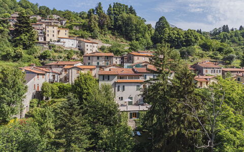 Stella: Cielo, Costruzione, Nube, Montagna, Albero, Paesaggio Naturale, Casa, Geografia Montane, Zona Residenziale, Città