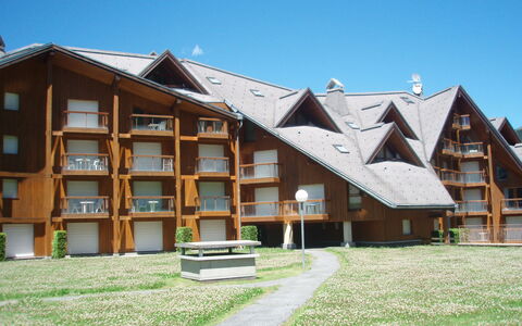 Les Contamines 500: Cielo, Costruzione, Finestra, Legna, Casa, Pianta, Urban Design, Condominio, Erba, Zona Residenziale