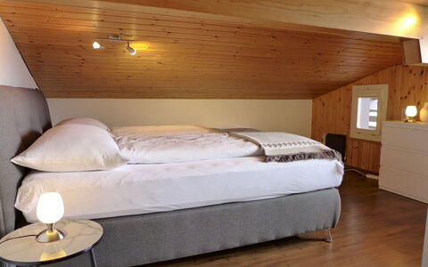 Brienz Sunset: Proprietà, Mobilia, Comfort, Luce, Costruzione, Telaio Del Letto, Legna, Illuminazione, Lampada, Pavimento