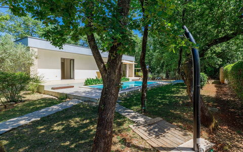 Villa Frleti: Pianta, Costruzione, Albero, Ramo, Shade, Lotto, Finestra, Manto Stradale, Erba, Paesaggio