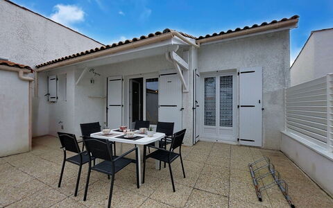 Les Mathes 500: Zona Residenziale, Casa, Porta, Appartamento, Shade, Balcone, Passerella, Villa, Cortile