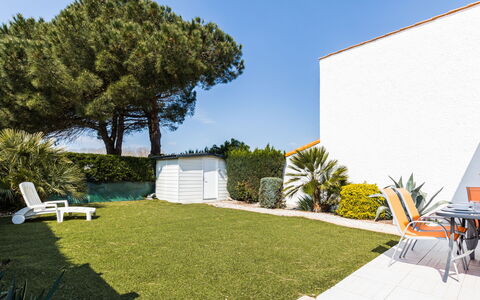 Les Palmyriennes: Proprietà, Mobilia, Comfort, Legna, Tavolo, Televisione, Pavimentazione, Interior Design, Pavimento, Architettura