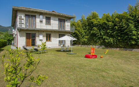 More e Lamponi: Cielo, Pianta, Proprietà, Costruzione, Finestra, Albero, Lotto, Casa, Villetta, Paesaggio Naturale