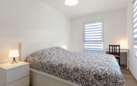 Vinci: Tavolo, Mobilia, Tavola, Proprietà, Cielo, Sedia, Tessile, Interior Design, Legna, Albero