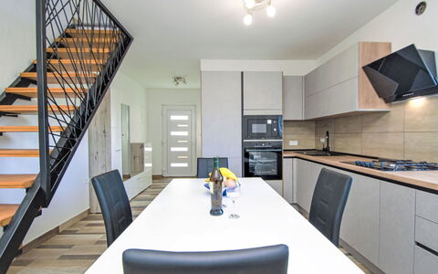 Aurora: Pavimentazione, Interior Design, Legna, Pavimento, Mobilia, Casa, Controsoffitto, Cucina, Camera, Porta
