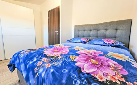 Aurora: Camera Da Letto, Lenzuolo, Biancheria, Letto, Bedding, Tessile, Interior Design, Mobilia, Telaio Del Letto, Cuscino