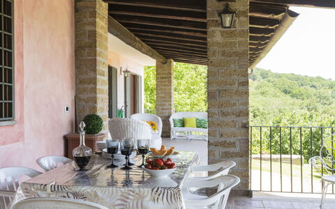 Villa Bougainvillea: Mobilia, Pianta, Finestra, Costruzione, Tavolo, Portico, Vaso Di Fiori, Sedia, Pianta Della Casa, Legna