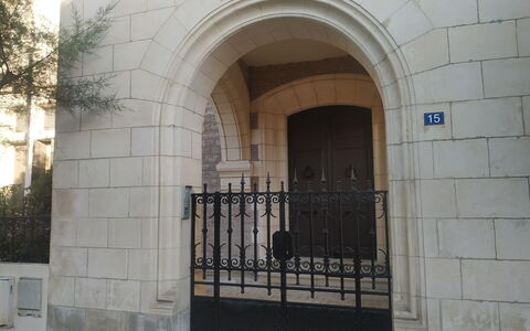 Roche Ronde: Proprietà, Costruzione, Muratura, Albero, Porta, Casa, Facciata, Immobiliare, Porta A Casa