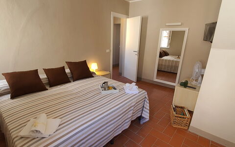 Loft Lucca: Proprietà, Mobilia, Costruzione, Comfort, Legna, Interior Design, Pavimento, Pavimentazione, Cuscino