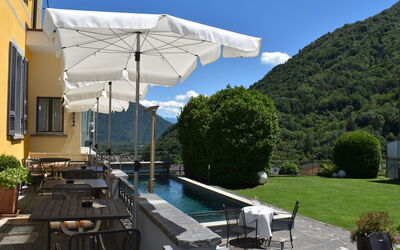 Intragna 55: Cielo, Pianta, Mobilia, Costruzione, Shade, Ombrello, Piscina, Mobili Da Esterno, Nube, Finestra