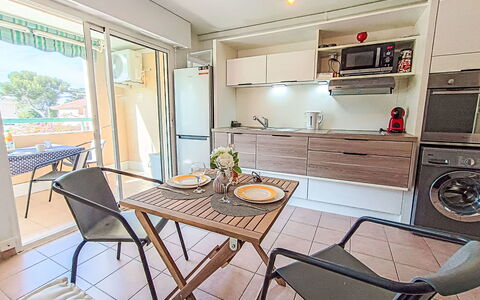 Résidence Villa Toscane: Mobilia, Appartamento, Sedia, Apparecchio Major, Cucina & Sala Da Pranzo Tavolo, Balcone, Color Legno, Pianta Della Casa, Cucina, Alluminio