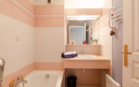Résidence Villa Toscane: Proprietà, Vasca Da Bagno, Idraulico Fixture, Rubinetto, Bagno, Costruzione, Lavandino Del Bagno, Interior Design, Architettura