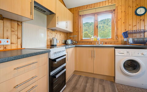 Balnain 3 Bed: Lavanderia, Cabinetry, Controsoffitto, Proprietà, Cucina, Elettrodomestico Da Cucina, Cucina Stufa, Legna, Finestra, Elettrodomestico