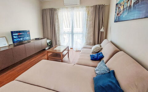 Ante: Mobilia, Pavimentazione, Divano, Interior Design, Pavimento, Camera, Soggiorno, Appartamento, Casa