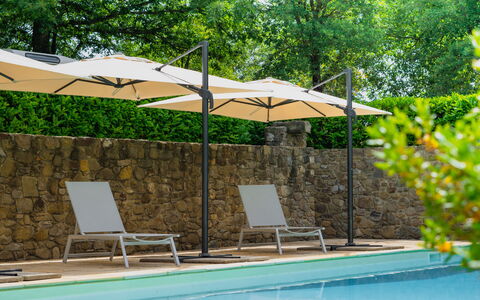Villa Sant'anna: Acqua, Pianta, Mobilia, Proprietà, Ombrello, Piscina, Shade, Albero, Mobili Da Esterno, Sedia