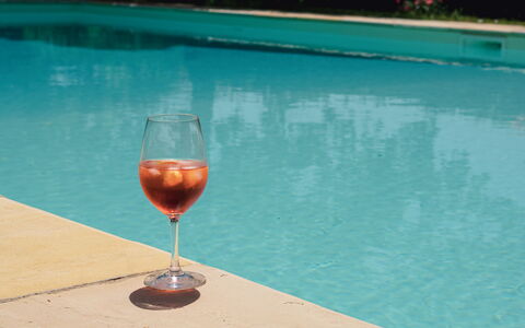 Villa Sant'anna: Acqua, Tavola, Bicchieri, Stemware, Vino, Blu, Barware