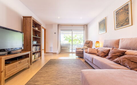 Luxor: Mobilia, Proprietà, Cabinetry, Cornice, Costruzione, Divano, Legna, Illuminazione, Interior Design, Comfort