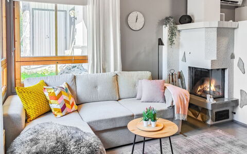 Rukaköngäs 21: Mobilia, Interior Design, Divano, Pavimentazione, Soggiorno, Legna, Camera, Pavimento, Illuminazione, Casa